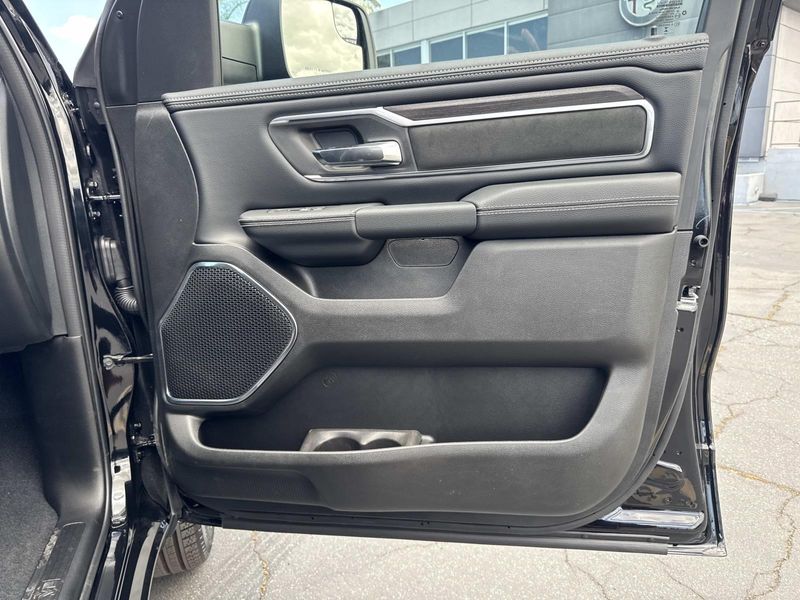 New 2026 RAM 1500 Laramie Crew Cab 4x2 5'7' Box