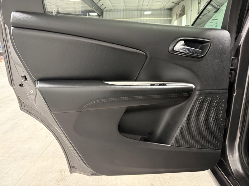 Used 2018 Dodge Journey SEImage 17