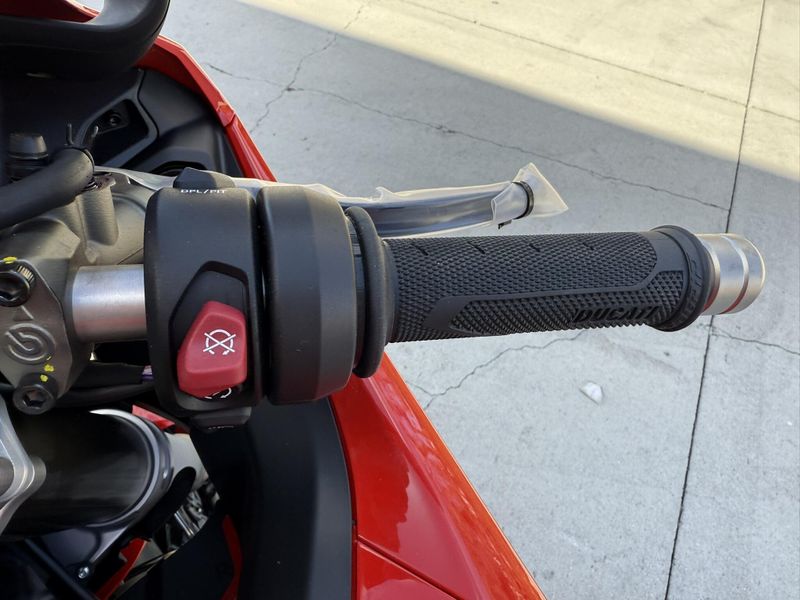 New 2025 Ducati PANIGALE V4 Image 6