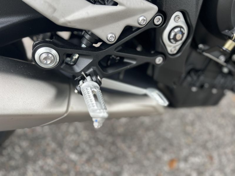 2025 Triumph Street Triple 765 R
