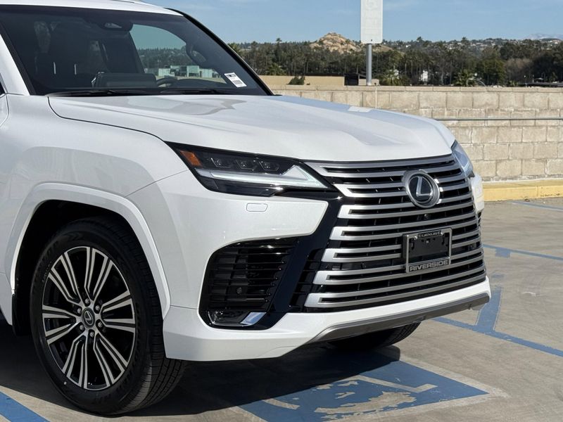 New 2026 Lexus LX 600 LuxuryImage 3