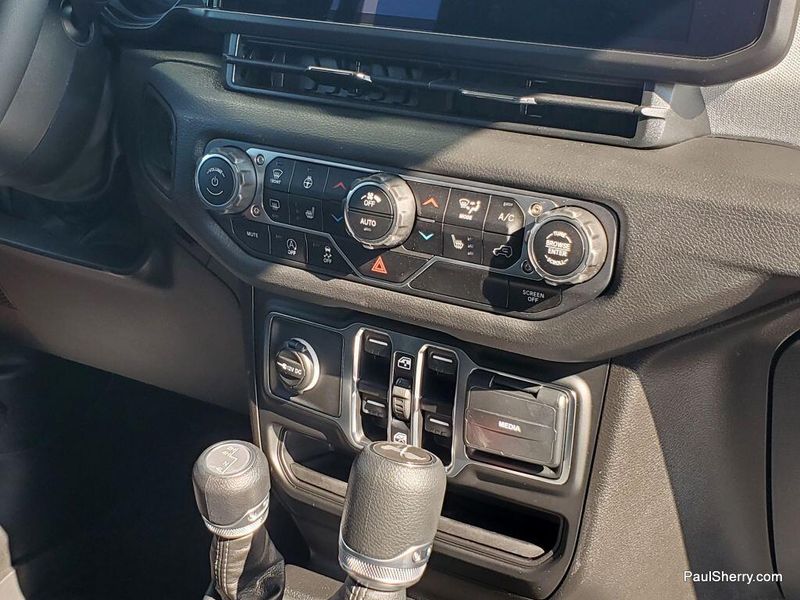 2025 Jeep Wrangler 4-door Sport SImage 16