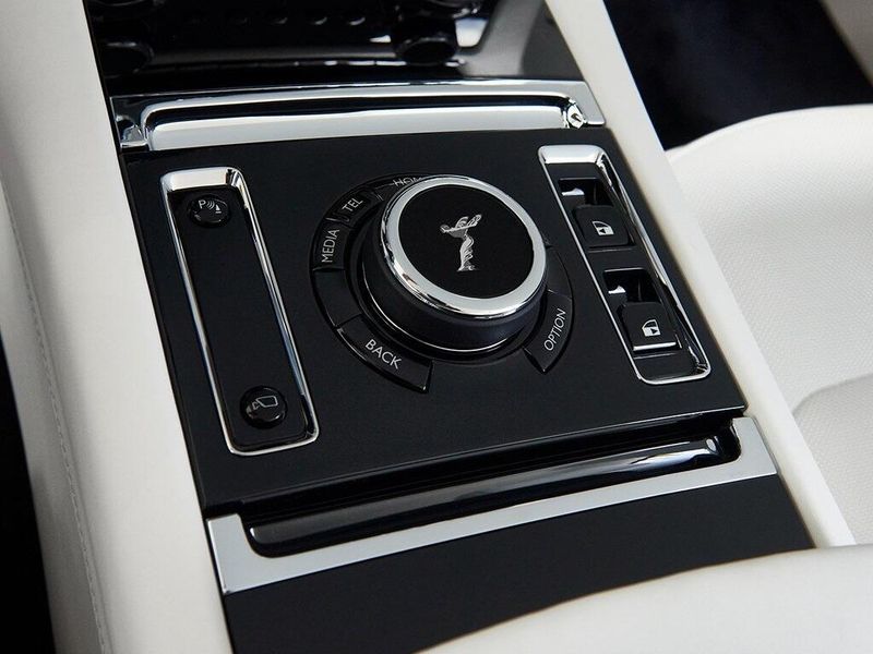 2024 Rolls-Royce Spectre Image 15