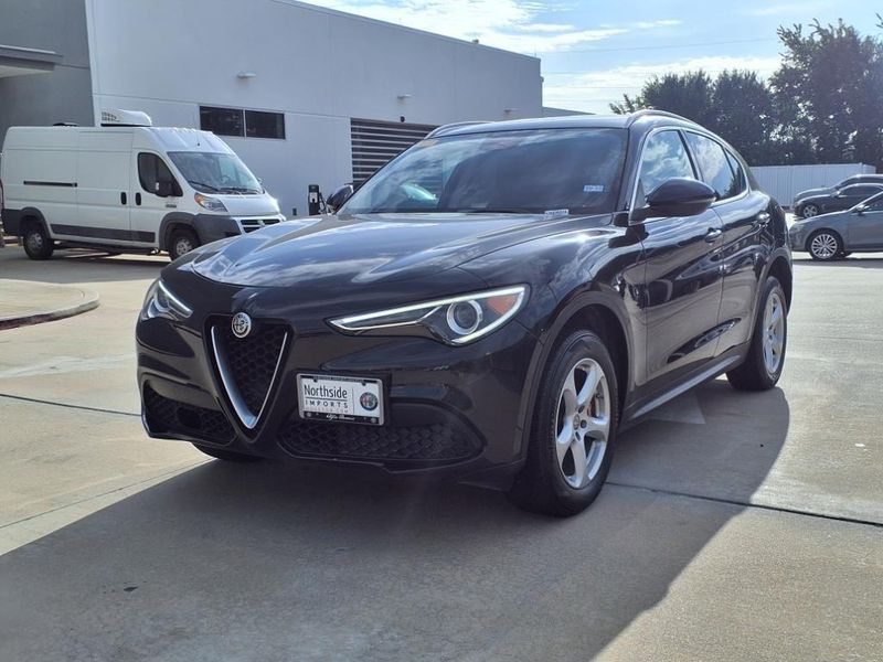 2018 Alfa Romeo Stelvio Image 2