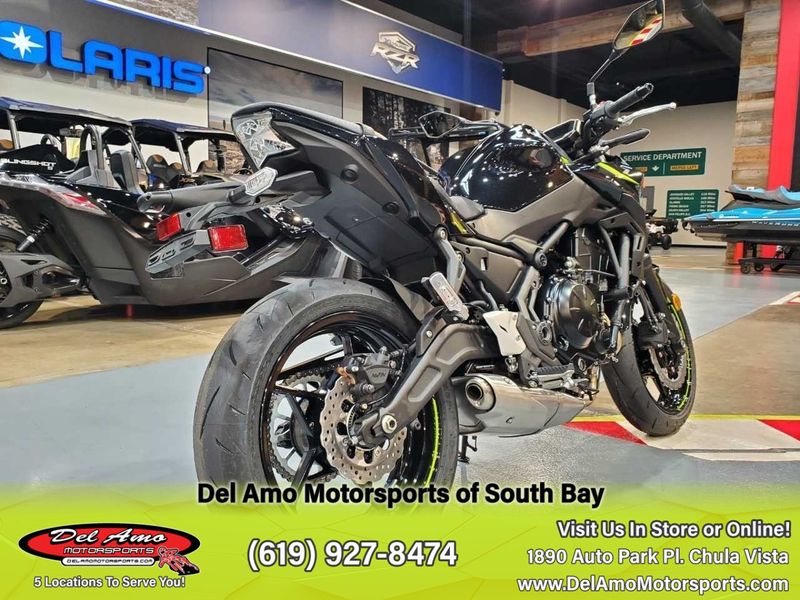 2024 Kawasaki ER650PRFNL-GY2  in a METALLIC MATTE DARK GRAY/METALLIC SPARK BLACK exterior color. Del Amo Motorsports of South Bay (619) 547-1937 delamomotorsports.com 