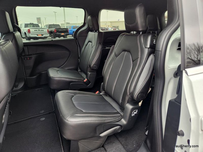 New 2026 Chrysler Voyager Lx