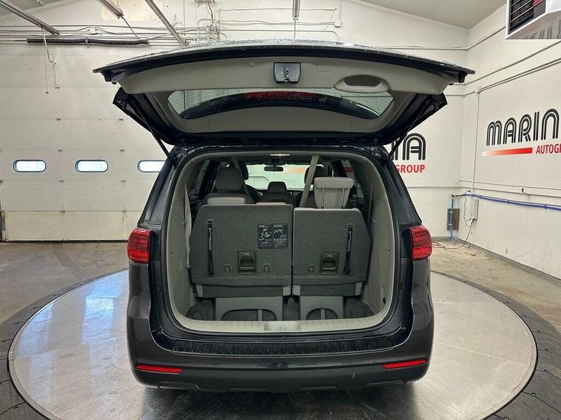 2021 Kia Sedona LXImage 16