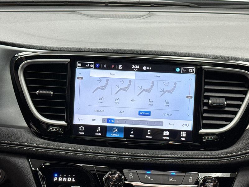 New 2026 Chrysler Pacifica Limited AwdImage 7