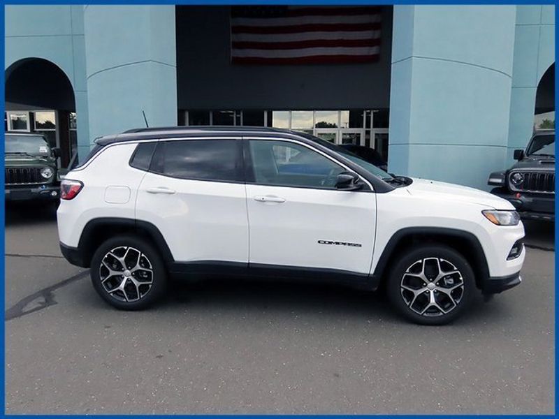 2024 Jeep Compass LimitedImage 2