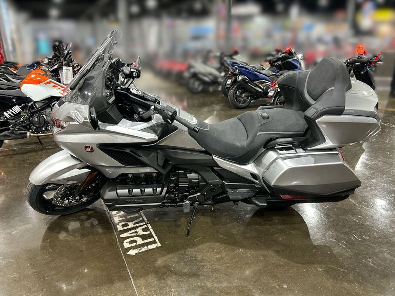 2025 Honda GOLDWING TOUR DCT Image 15