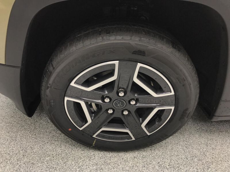 New 2026 Jeep Cherokee Limited 4x4Image 2