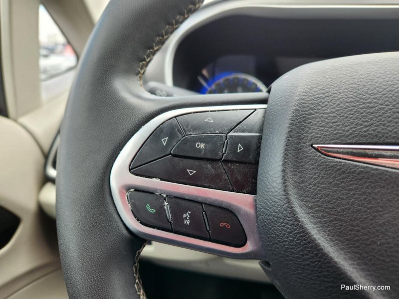 Used 2022 Chrysler Pacifica Touring L