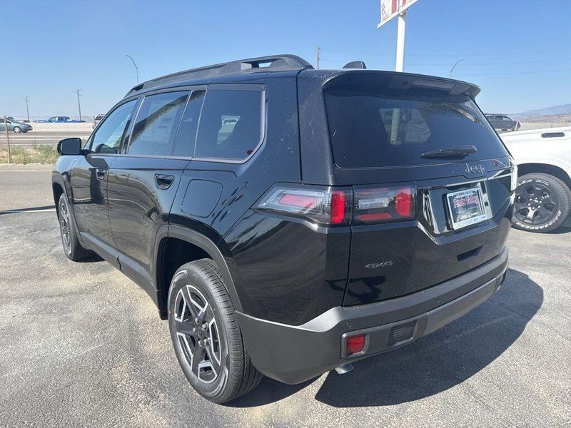 New 2026 Jeep Cherokee LaredoImage 5