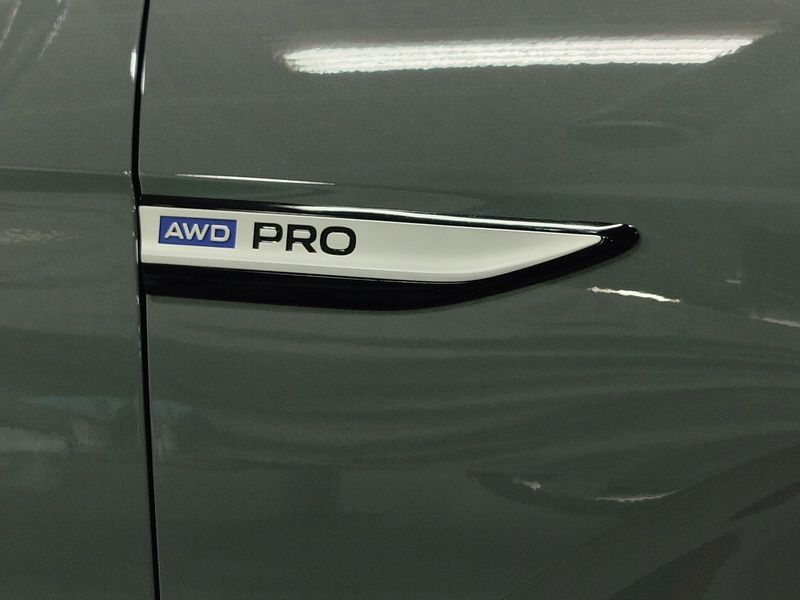 Used 2025 Volkswagen ID.4 Pro AWD 82kW Long RangeImage 4