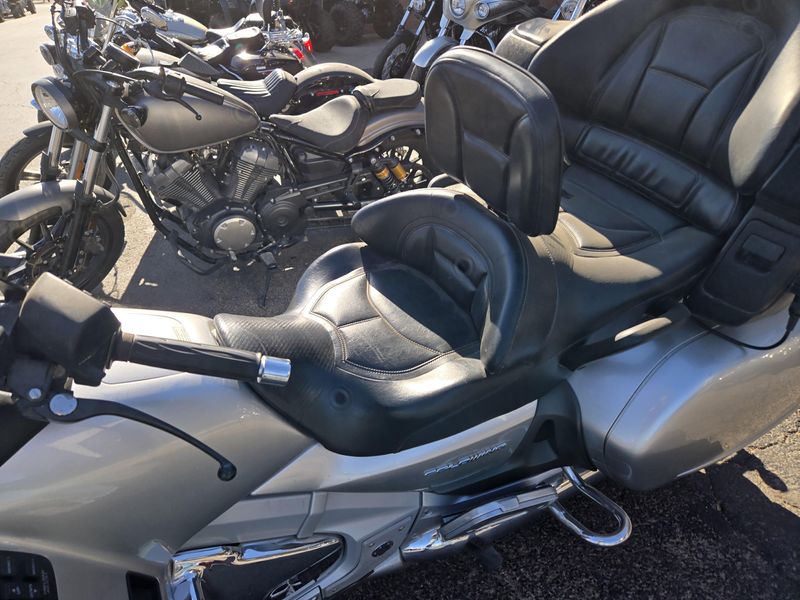 USED 2005 HONDA GOLD WING Image 10