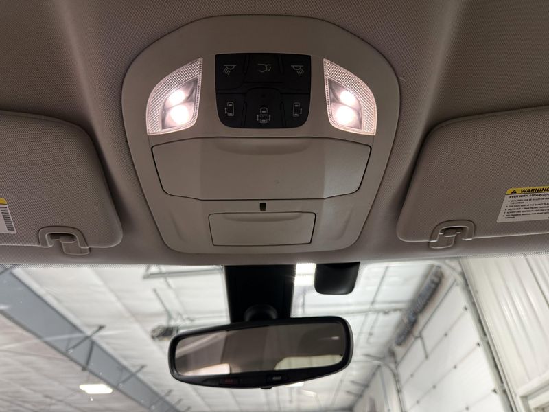 Used 2018 Chrysler Pacifica Touring LImage 21