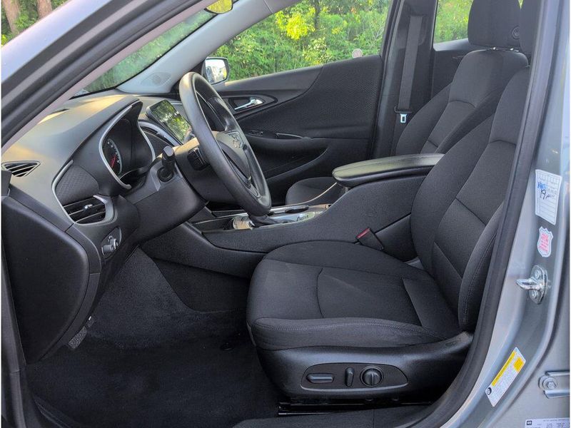 2023 Chevrolet Malibu LTImage 10