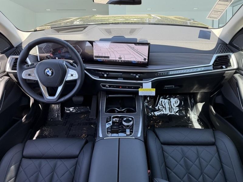 2025 BMW X7 xDrive40iImage 28