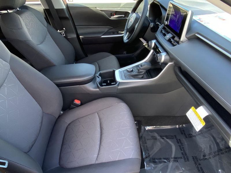 New 2025 Toyota RAV4 Hybrid XLEImage 10