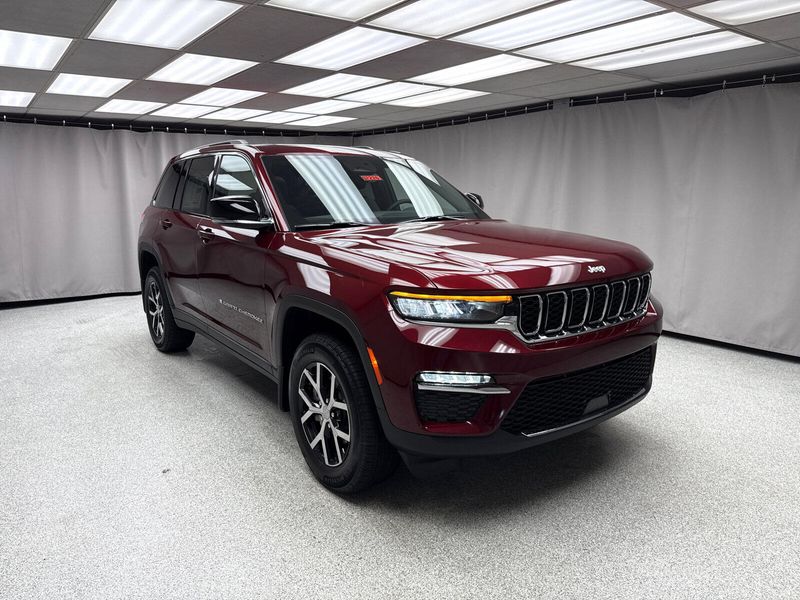 New 2025 Jeep Grand Cherokee Limited 4x4Image 4