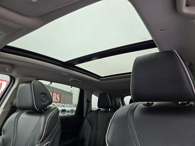 2022 Acura MDX SH-AWD Advance photo 15
