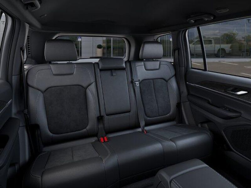 New 2027 Jeep Grand Cherokee Laredo Altitude 4x2Image 15