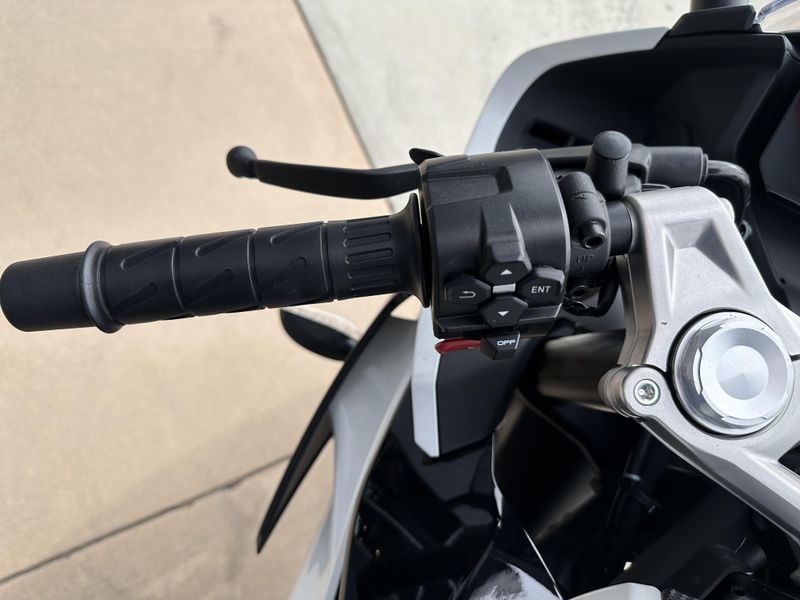 2025 CFMOTO 300SS Image 8