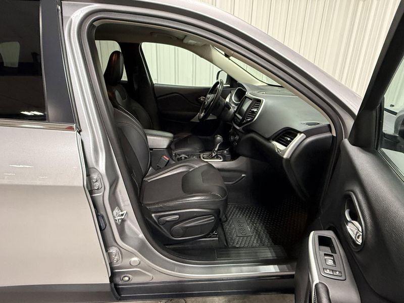 Used 2018 Jeep Cherokee Latitude PlusImage 15