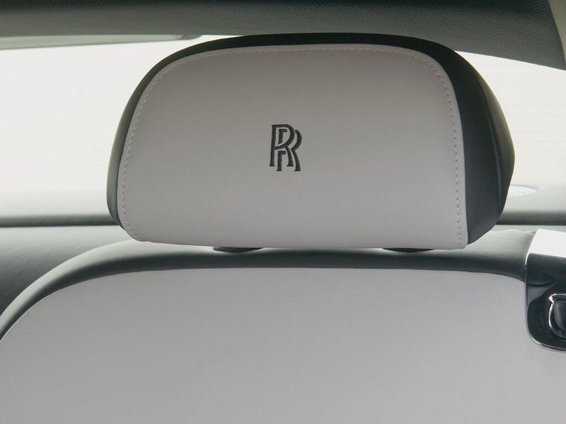 2025 Rolls-Royce Spectre Image 18