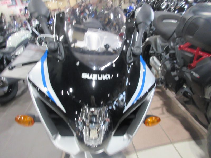 USED 2025 SUZUKI GSX-R1000 Image 6