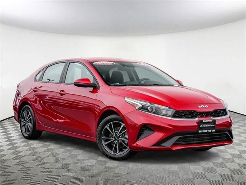 Used 2023 Kia Forte LXSImage 2