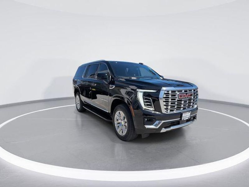 Used 2025 GMC Yukon XL DenaliImage 2