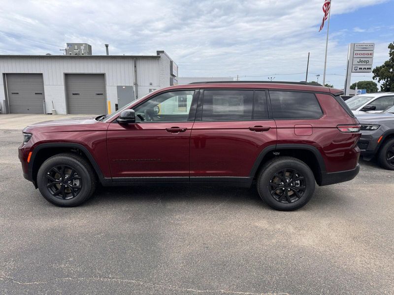 2024 Jeep Grand Cherokee L Altitude X 4x4Image 5