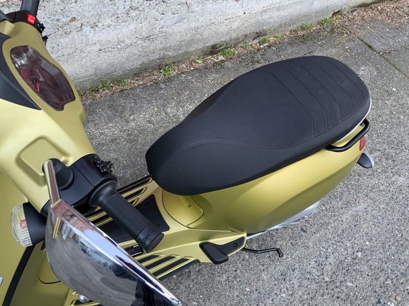 New 2024 Vespa 150 SPORT 