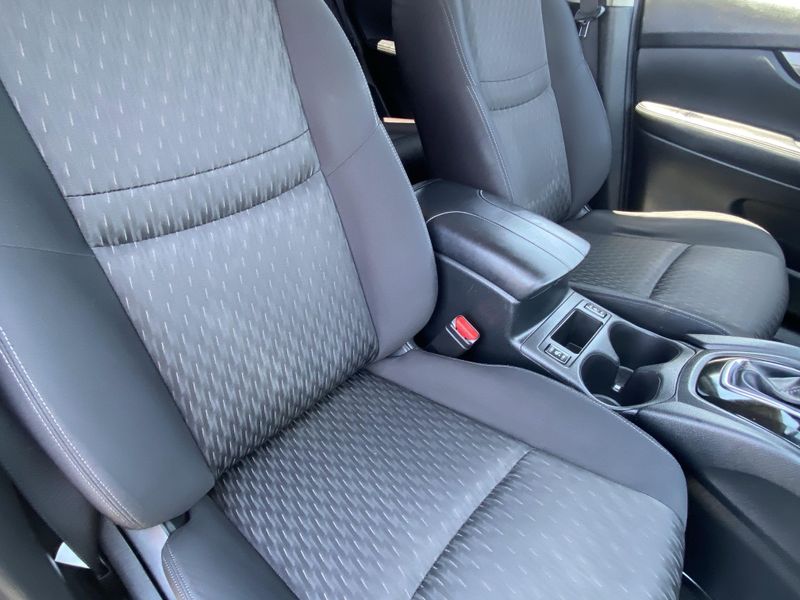 2019 Nissan Rogue SVImage 11