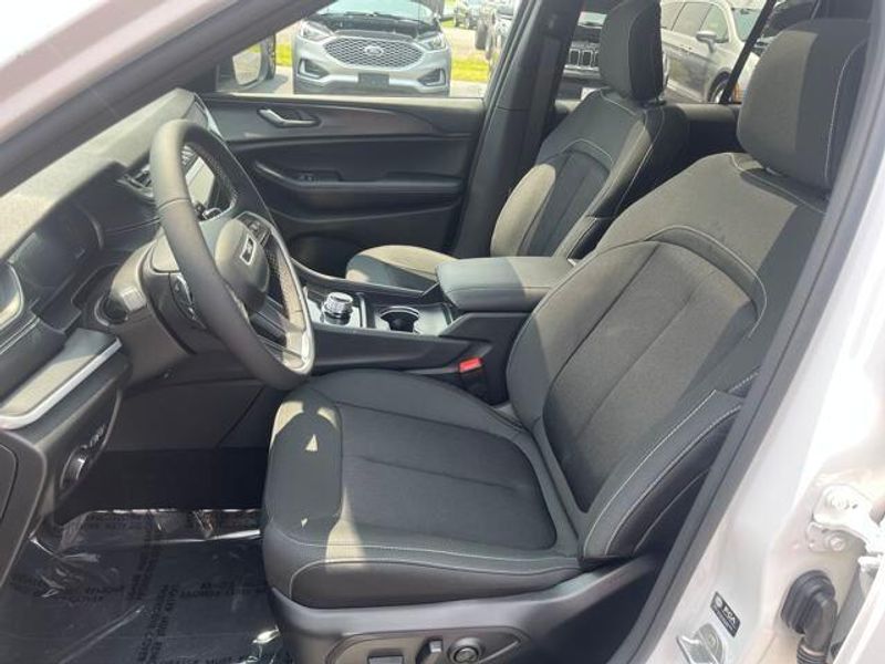 2025 Jeep Grand Cherokee Laredo X 4x4