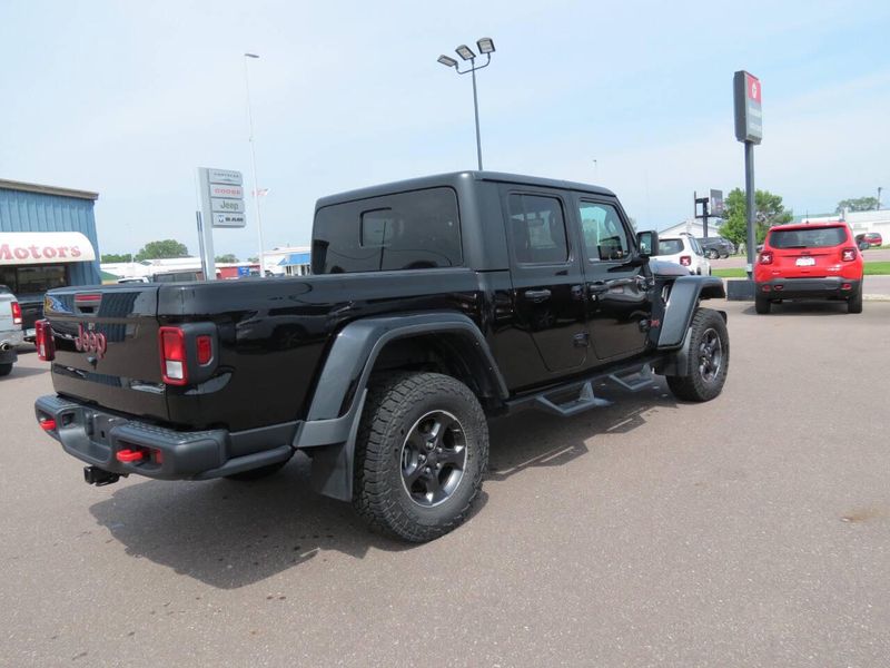 Used 2023 Jeep Gladiator Rubicon 4x4 4dr Crew Cab 5.0 ft. SBImage 2