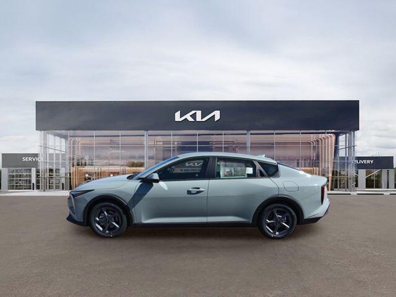 New 2026 Kia K4 LXSImage 7