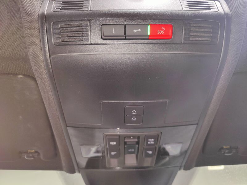 Used 2024 Volkswagen Tiguan AWD SEL R-Line w/Sunroof/NavImage 35