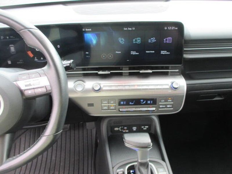 Used 2024 Hyundai Kona SELImage 18