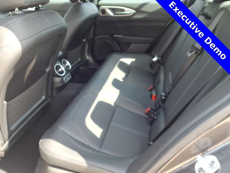 New 2025 Alfa Romeo Giulia AwdImage 10