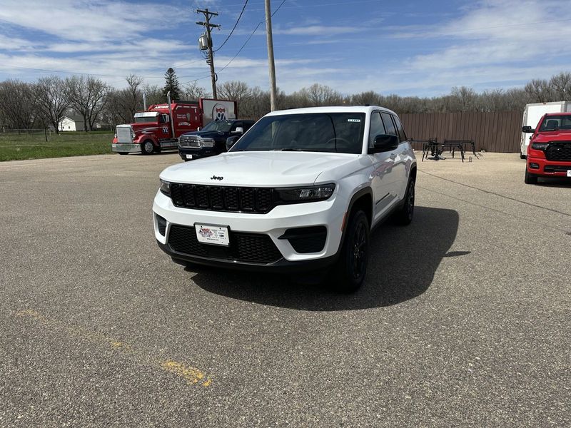 2024 Jeep Grand Cherokee Altitude X 4x4Image 4