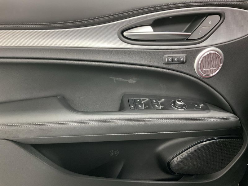 New 2026 Alfa Romeo Stelvio AwdImage 18