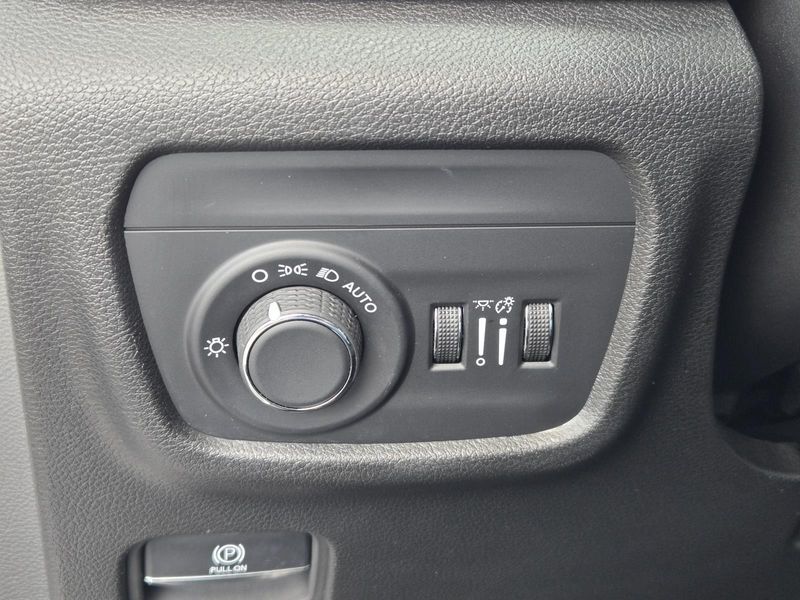 Used 2024 Jeep Grand Cherokee Altitude X 4x4