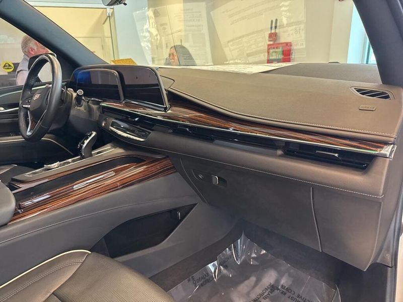 2022 Cadillac Escalade Premium Luxury
