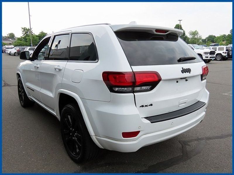 2021 Jeep Grand Cherokee Laredo XImage 5