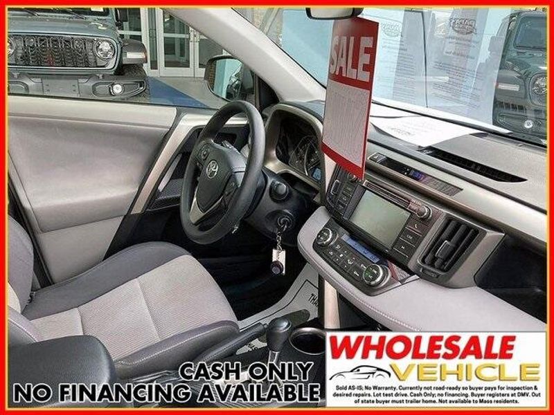 2013 Toyota RAV4 XLEImage 8