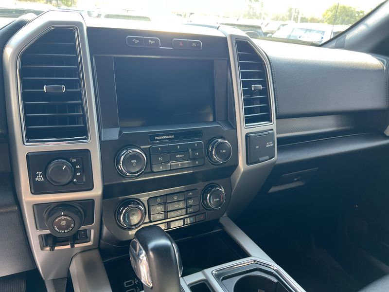 2019 Ford F-150 Lariat photo 18