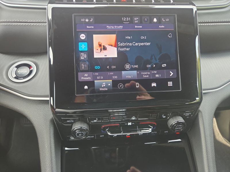 2025 Jeep Grand Cherokee Altitude photo 13