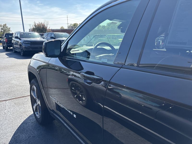 New 2025 Jeep Grand Cherokee Limited 4x4Image 11